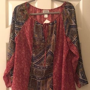 Monroe & Main Red and Blue Abstract Top